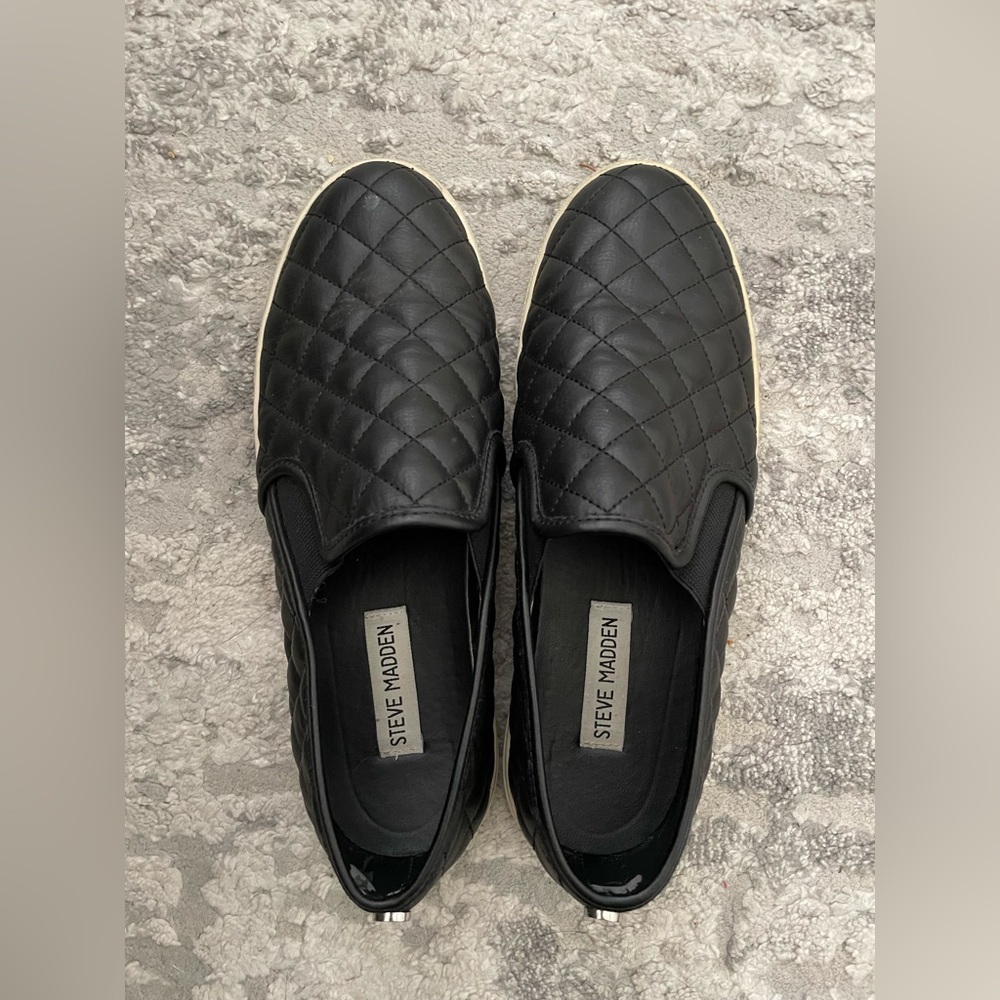 Steve Madden Ecentrcq Black slip on sneakers, size 9